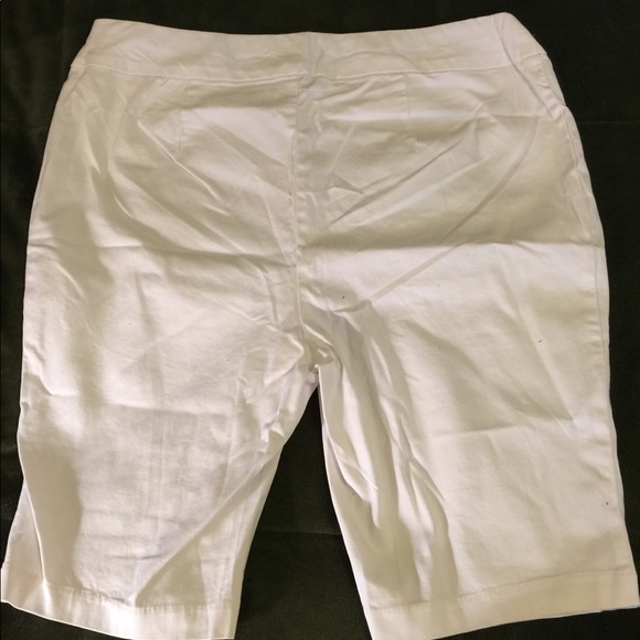 Bermuda shorts NWT - Picture 3 of 4